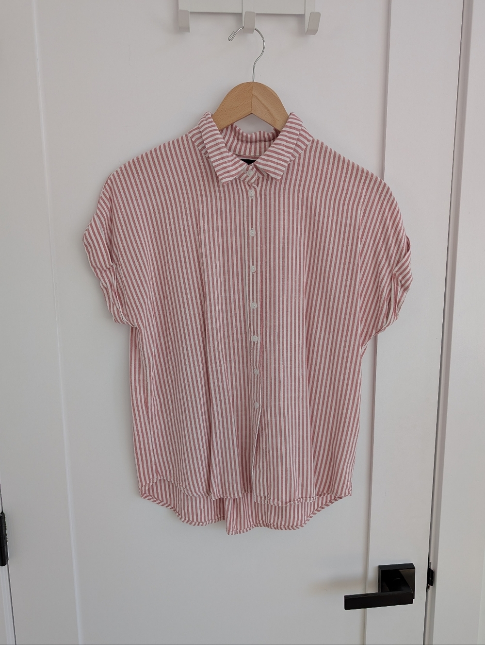 ✨4 for 12 VIXBE Red & White Striped Button-Down Size Small - Lightweight & Easy